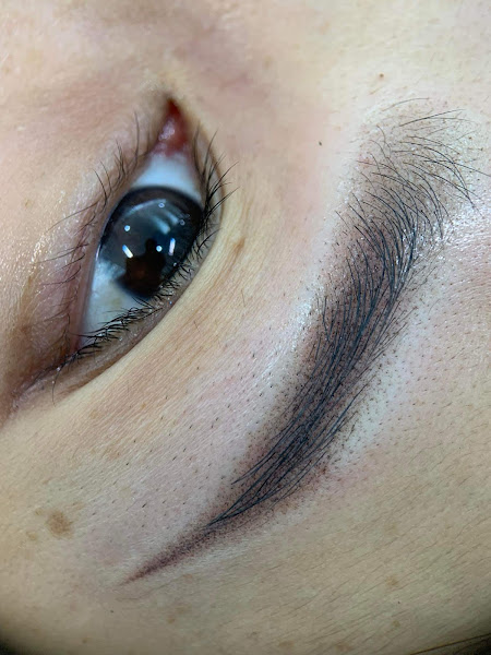 V Beauty & Brows 4
