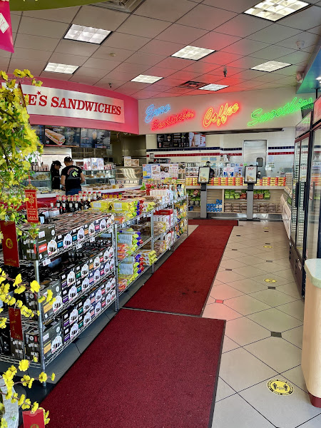 Lee's Sandwiches 4