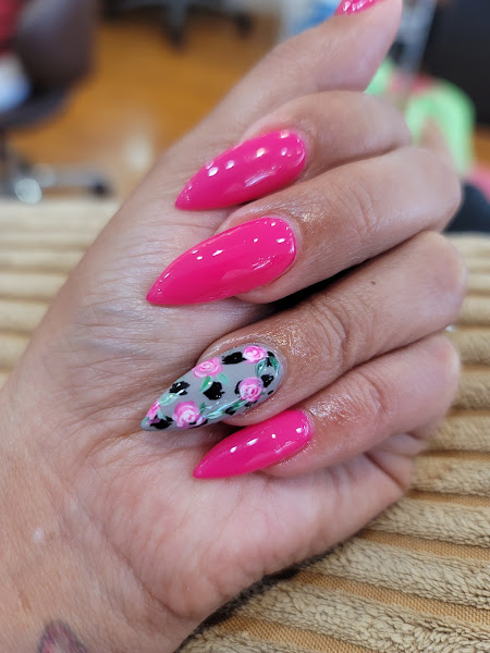 Thania Pro Nails 3