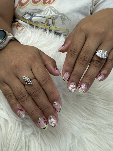 Mia Nails & Brows 2
