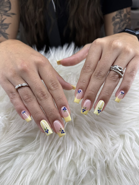 Mia Nails & Brows 3