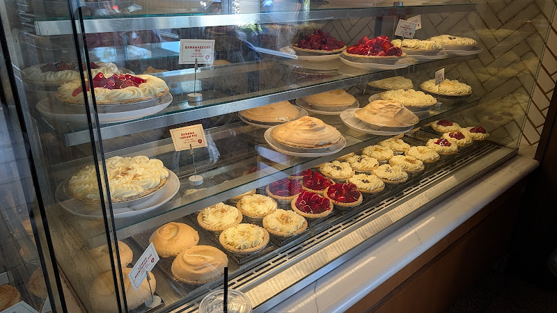 Hof's Hut Restaurant & Bakery 4