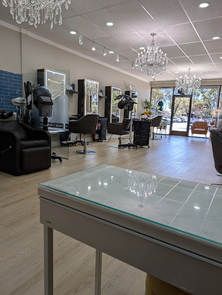 Yuna Hair Salon 3