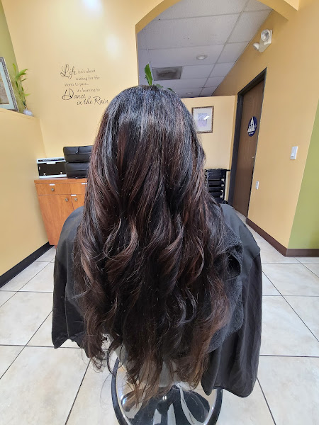 Friendly hair salon 3