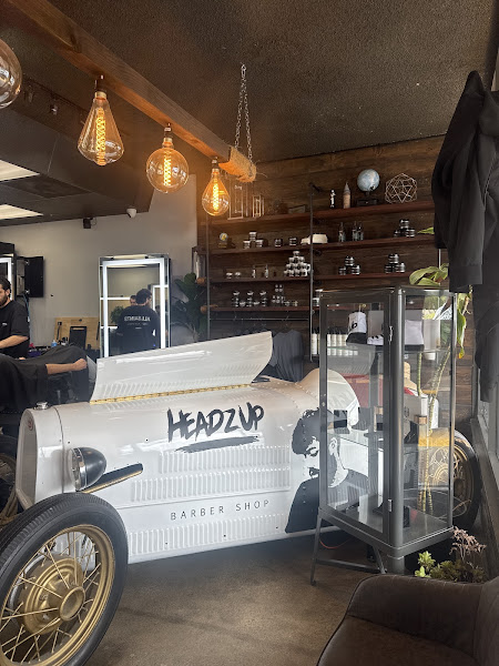 Headzup Barbershop | Orange 3