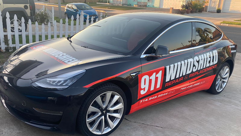 911 Windshield Repair & Replacement 1