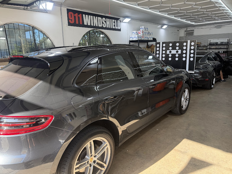 911 Windshield Repair & Replacement 4