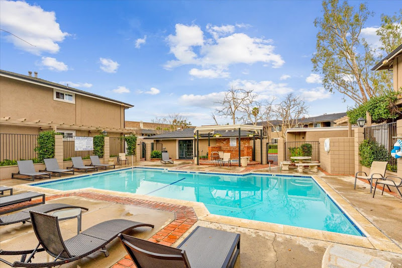 Caliber Real Estate Group | Orange County Real Estate Agent 4