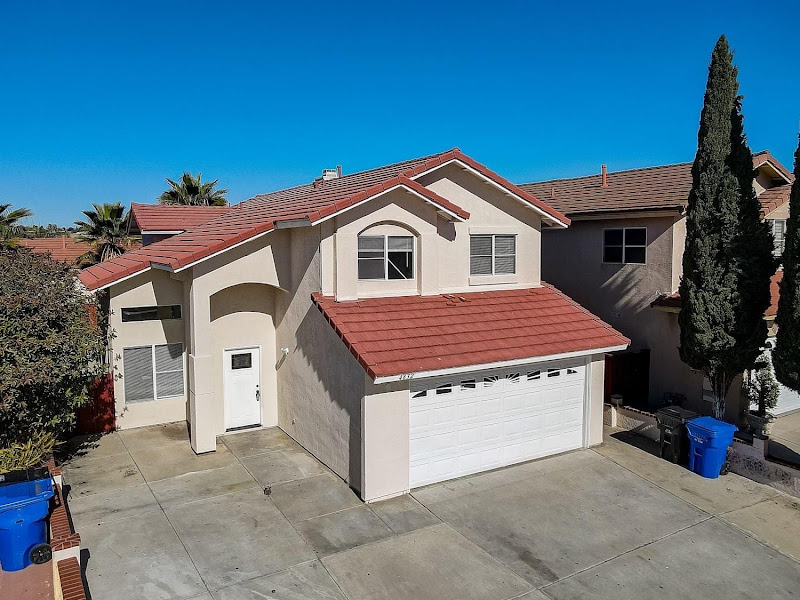 Vicky Nga Pham REALTOR 3