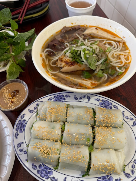 Quan Hue Restaurant 4