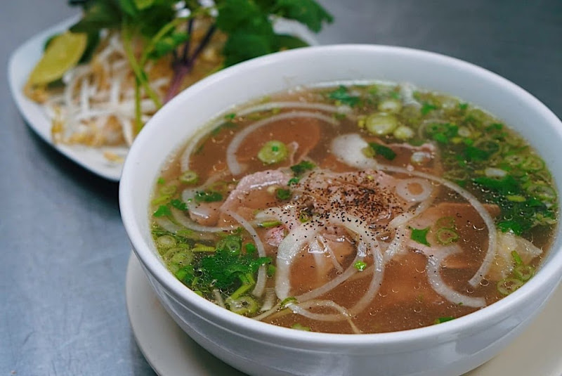 Á Dông Pho & Coffee 4