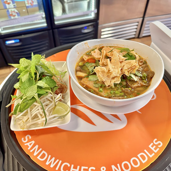 MaMa House Sandwiches and Noodles 4