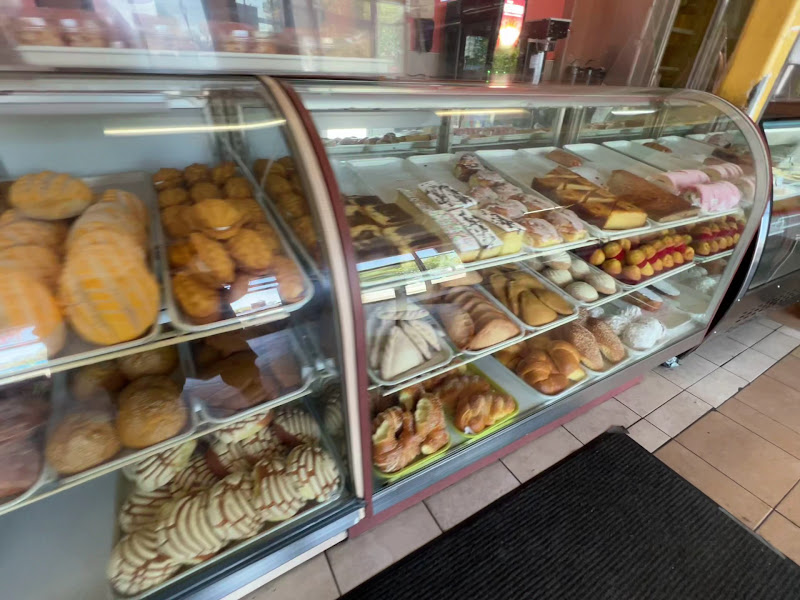 Bui Phong Bakery 3