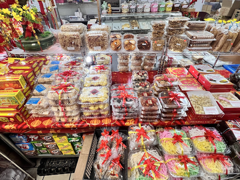 L & M Bakery & Deli 2