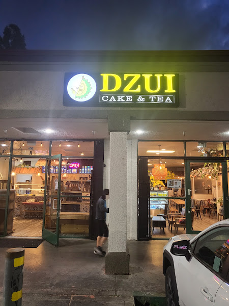 Dzui's Cakes and Desserts 1