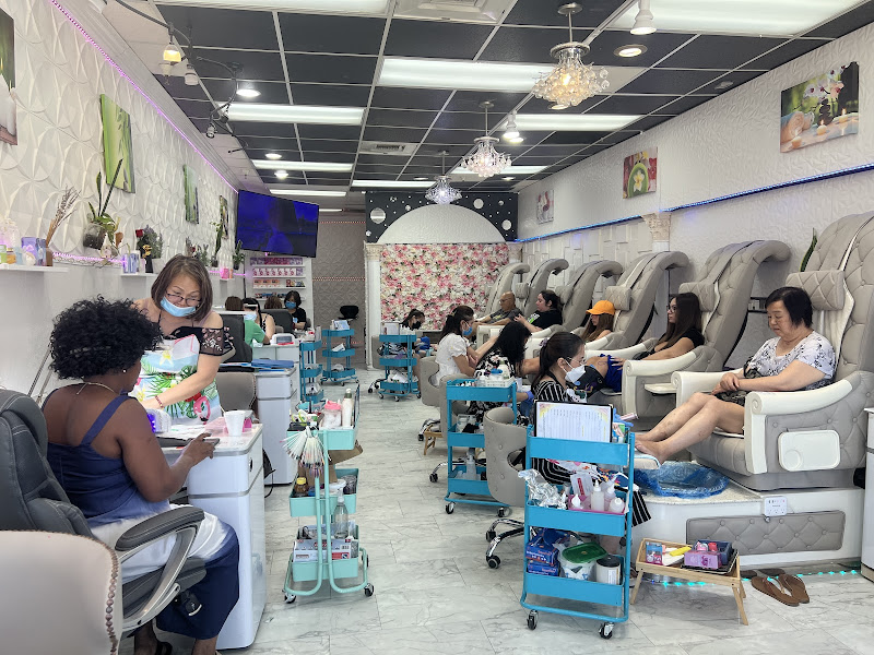 Vienna Nail And lashes 4