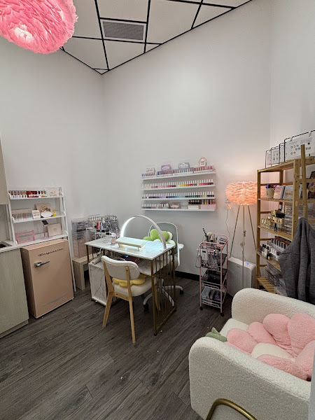 XiuXiu Nail Room 3
