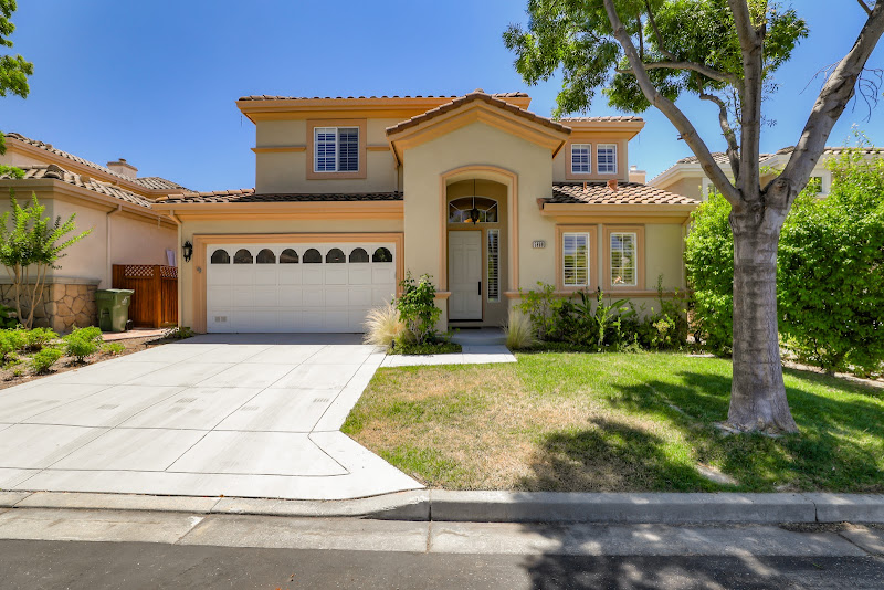 Triet Nguyen, REALTOR-Broker | Tera Real Estate 3