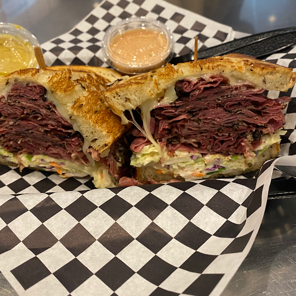 Tommy Pastrami New York Delicatessen 4