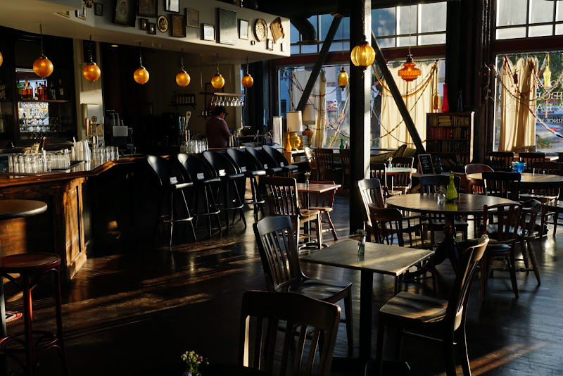 Den Cafe 1