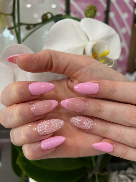 XOXO Nail Bar 10% Off For Students & Teachers