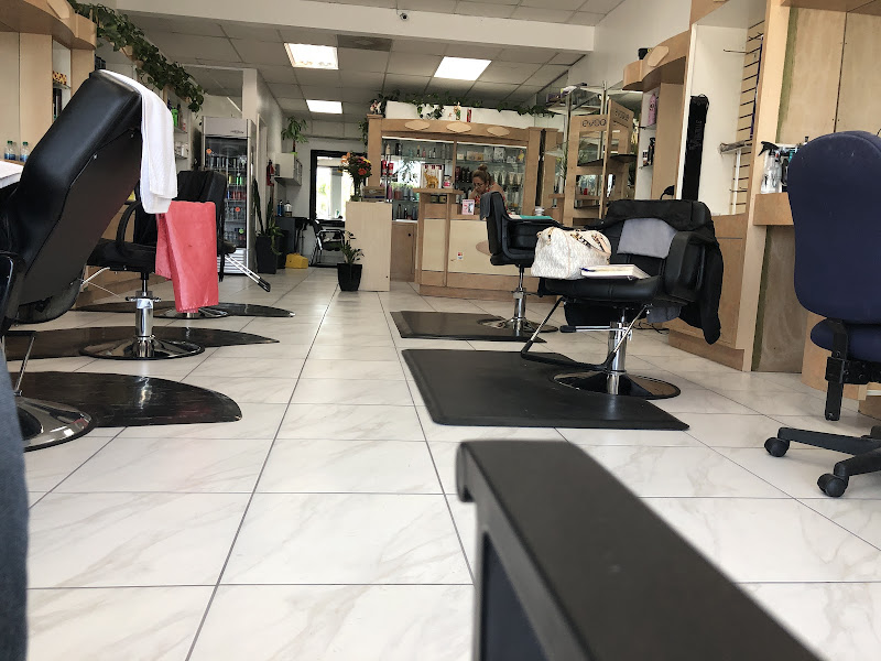 Sandra's beauty salon 3