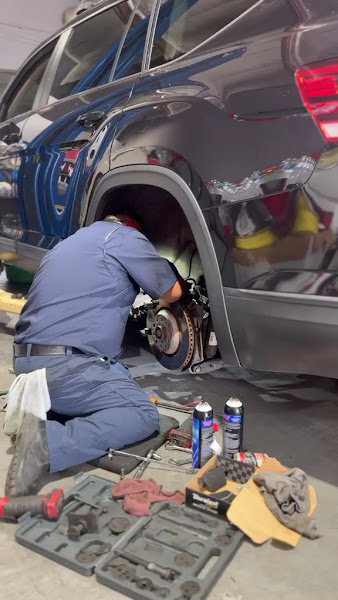 Neighborhood Auto Service & Maintenance 2