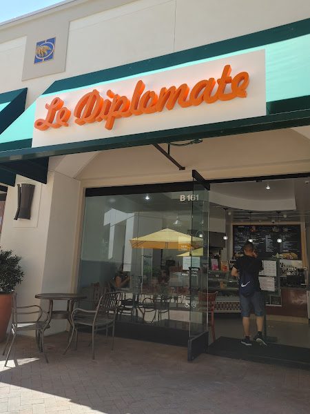 Le Diplomate Bakery Cafe 1