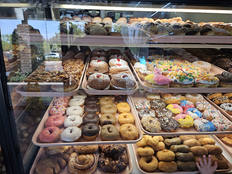 Mag's Donut & Bakery 3