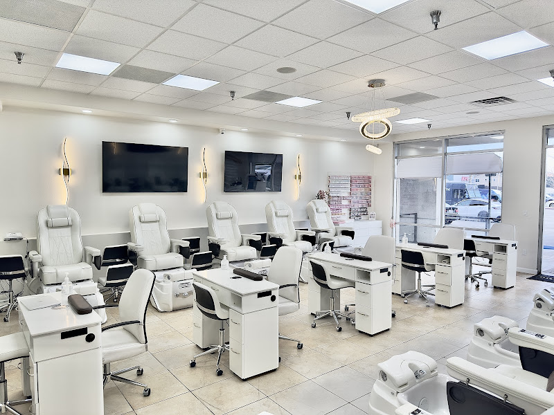 Trae'Gloss Nail Spa 3