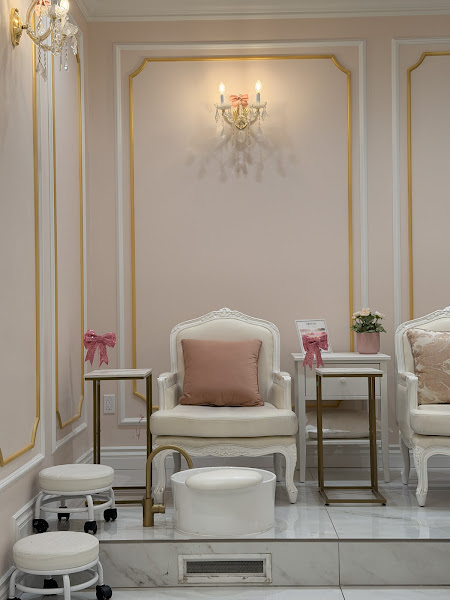 Le Petit Salon 3