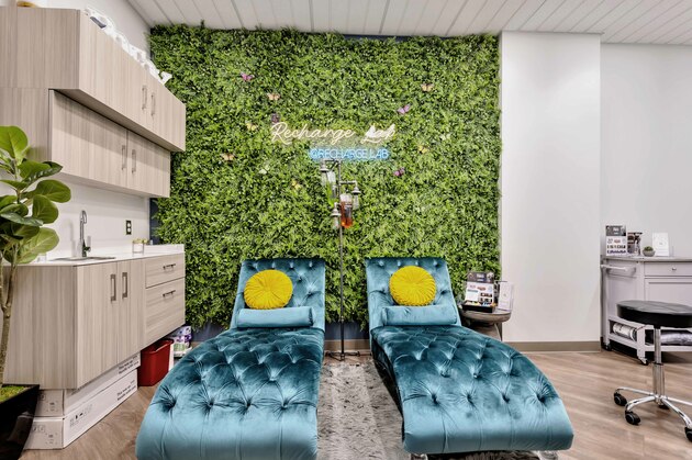 Sola Salons 4
