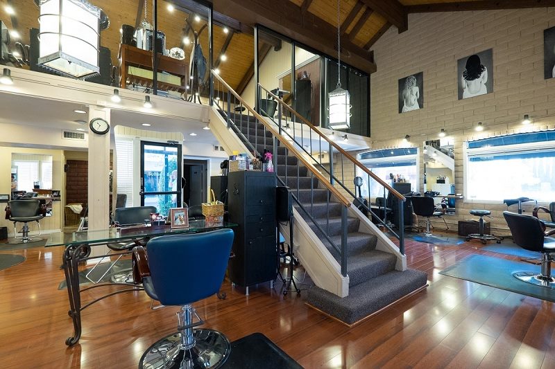 Salon Gallery & Suites 1