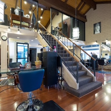 Salon Gallery & Suites 2