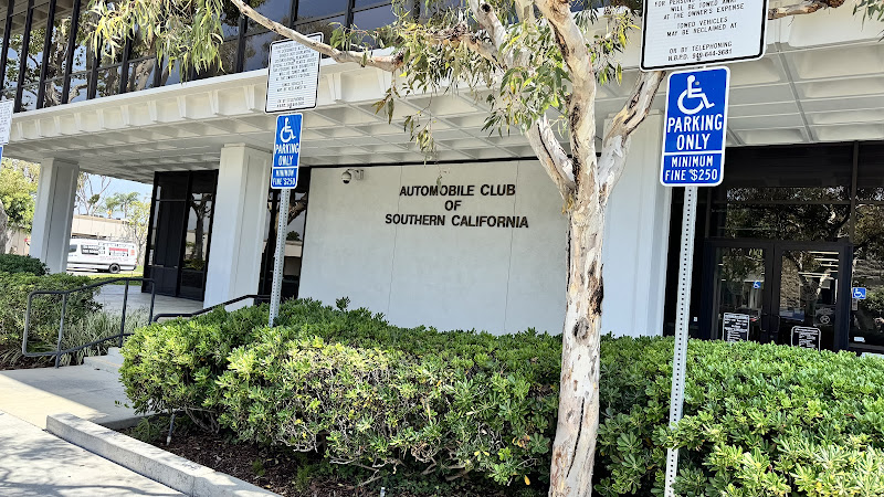 AAA Irvine Insurance and Member Services 4