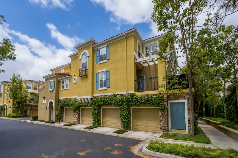 Jessica Hong - Realty One Group 3