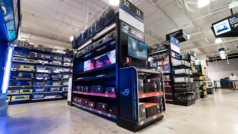 Micro Center 3