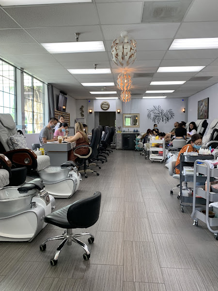 Golden Nail Bar 2