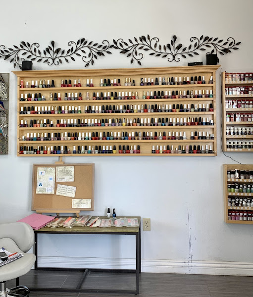 Golden Nail Bar 4