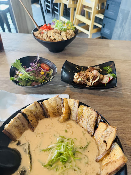 Slurpin Ramen Bar - 8th St 4