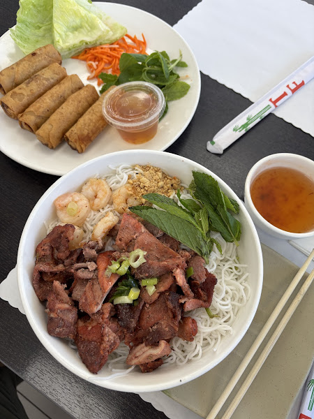 Banh Mi & Che Cali 3