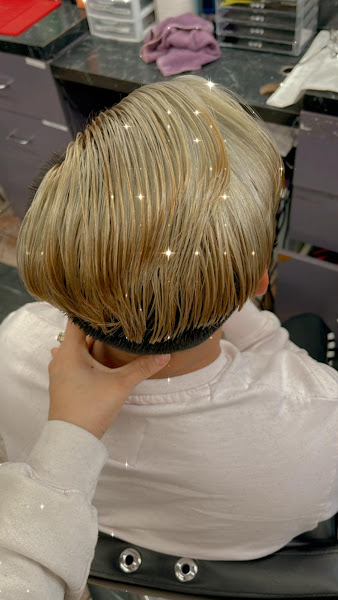 Eva's Beauty Salon and barber shop 3