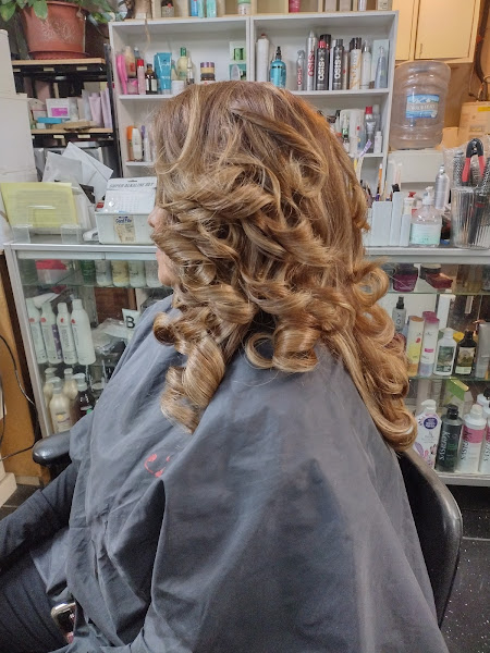 LINDA'S BEAUTY SALON 3