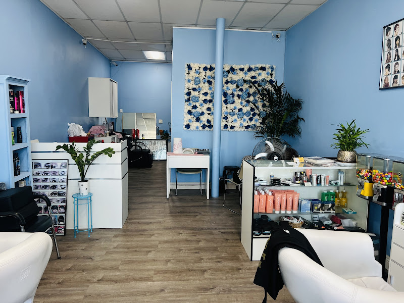 M & M Beauty Salon