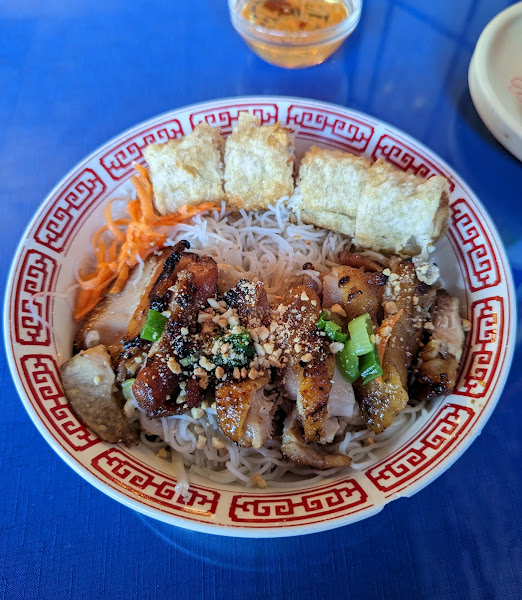 Mai's Vietnamese Restaurant 3