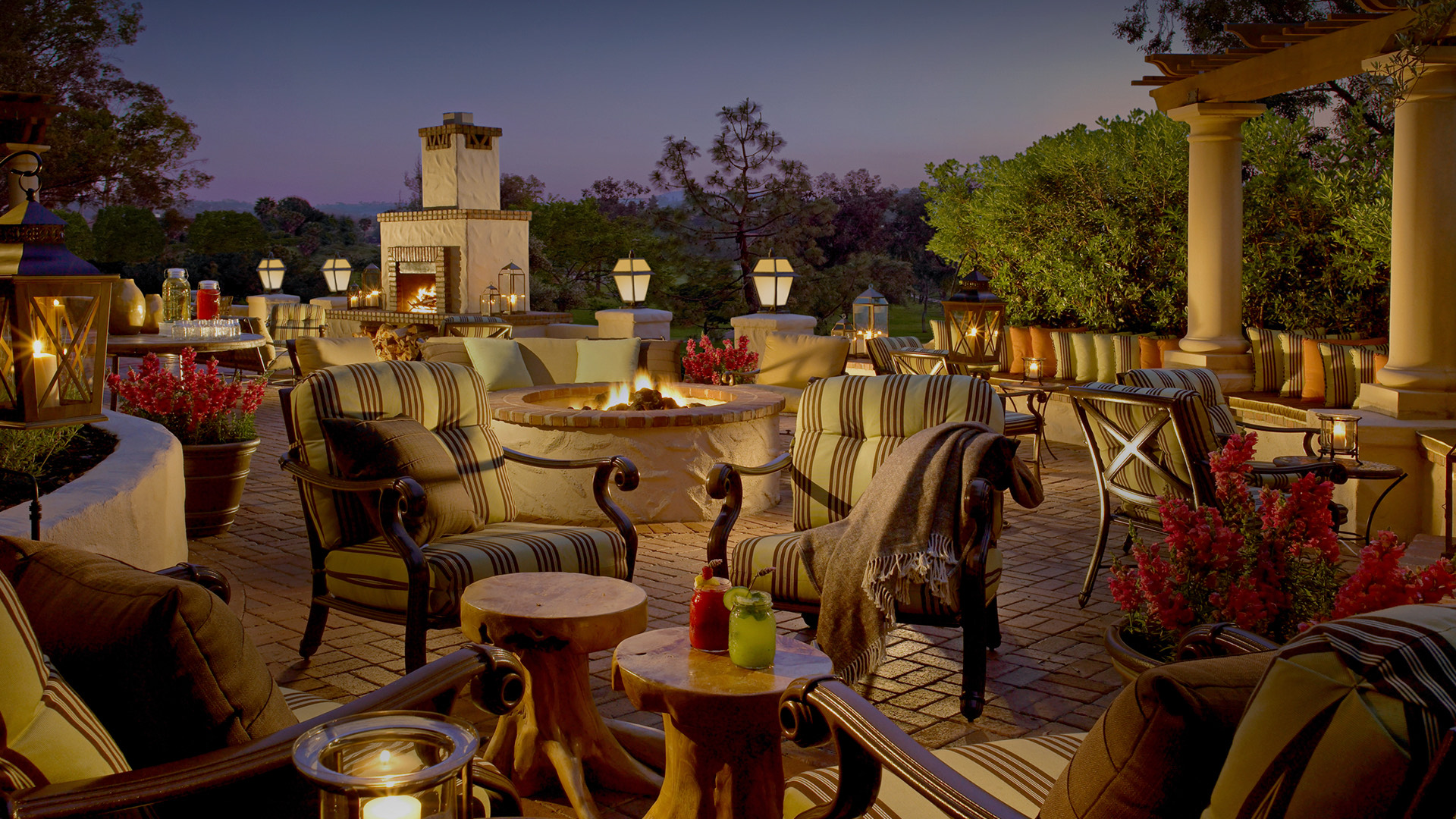 Veranda Fireside Lounge & Restaurant 5