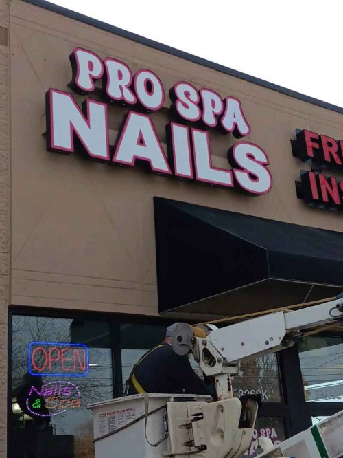 Tiệm Nail Cần Sang Tại Indianapolis, Indiana – Income $40