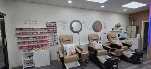 Cần Thợ Nails Ở NEWPORT BEACH, California
