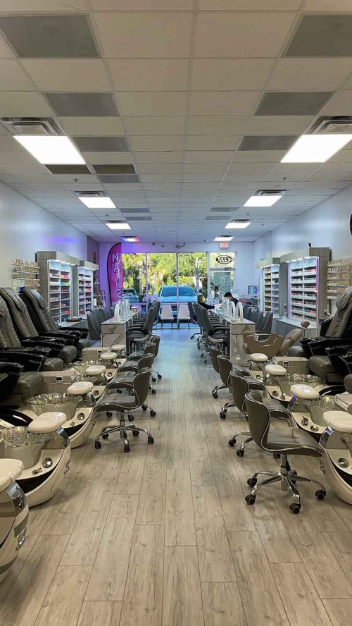 Sang Tiệm Nail Khu Brandon, Florida