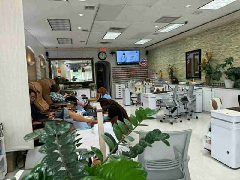 Cần Sang Tiệm Nail Tại North Miami Beach, FL